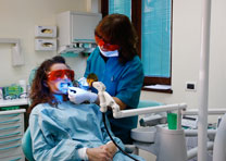 operazione di sbaincamento denti